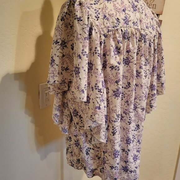 Bishop + Young Flutter sleeve Floral Blouse NWOT Size Small Cream/Blue - Picture 9 of 14